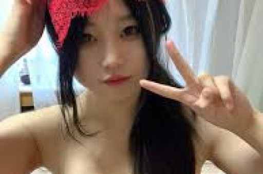 张子枫唯一恋情被扒：倒贴资源、忍劈腿、分手暴瘦为爱自残