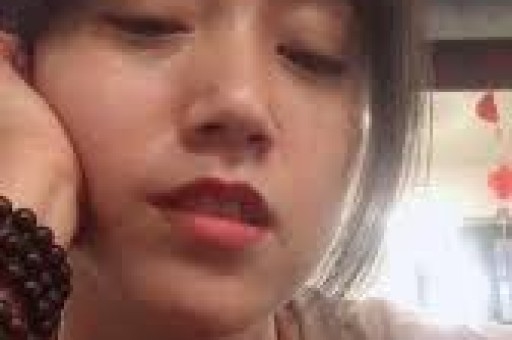 陪睡陪玩已过时！又一女星自曝潜规则当众被强吻、伸手进裤子