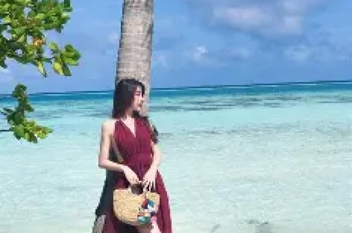 曝叶祖新恋情！带美女与友人聚餐拍打女友臀部很亲密早已同居