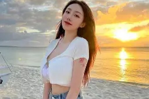 某顶流明星深夜被拍与神秘女子共进晚餐疑似新恋情曝光！