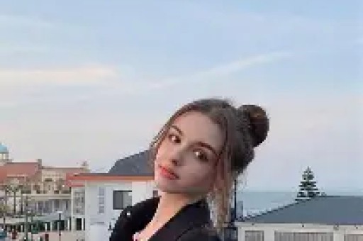 又是婚内出轨？男明星和女演员车内缠绵公共场合出双入对不避讳